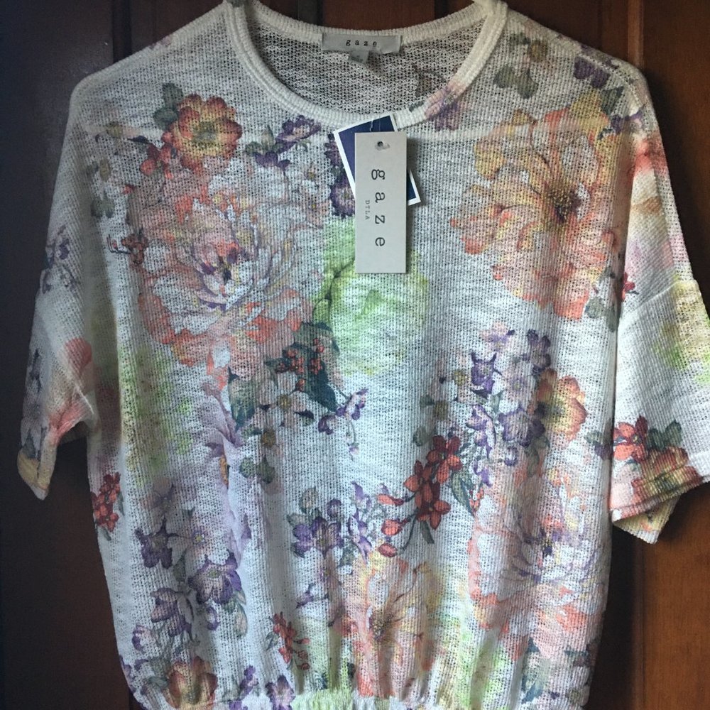 sz. small GAZE top NWT